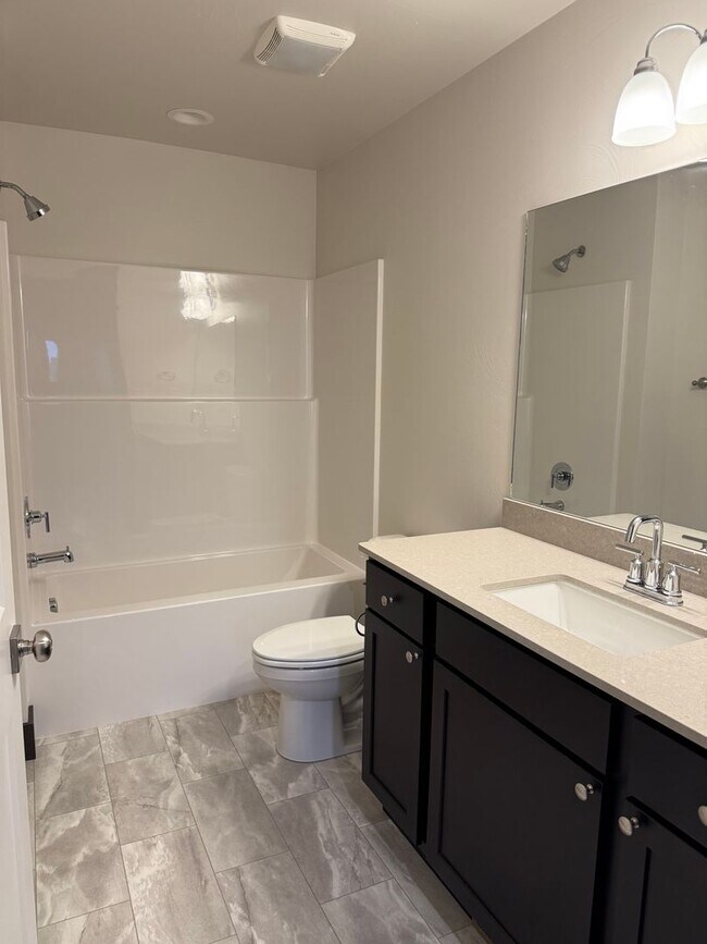 Foto del edificio - Brand New 3 Bed 2 Bath with double attache...