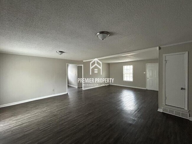 Building Photo - 3165 Mayfair Rd