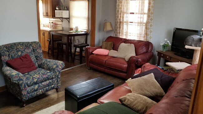 Sala de estar - 1516 Linden Way
