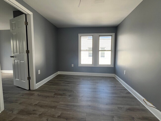 Building Photo - 683 State St