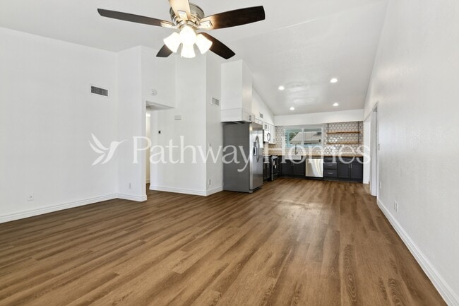 Foto del edificio - 314 E Moore Ave