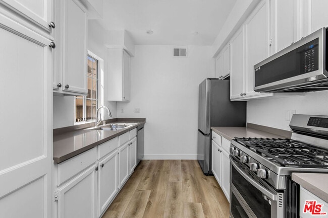 Building Photo - 9800 Vidor Dr