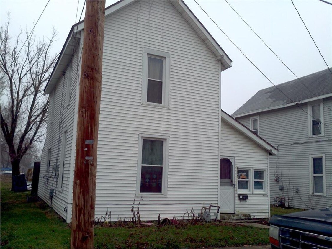 Building Photo - 611 Court St