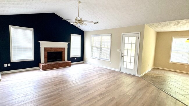 Building Photo - 2336 Pettit Dr