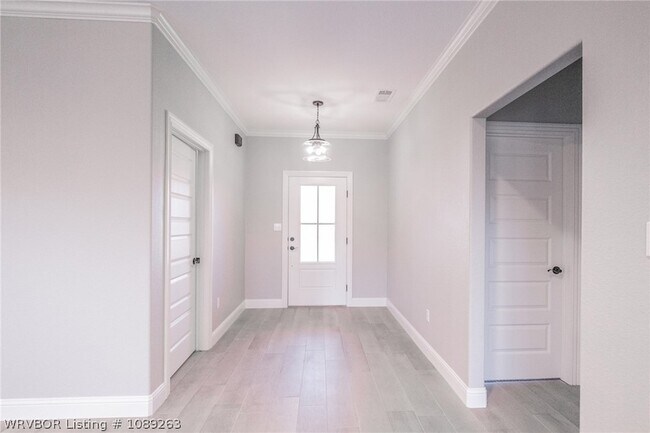 Foto del edificio - 9000 Mayswood Pl