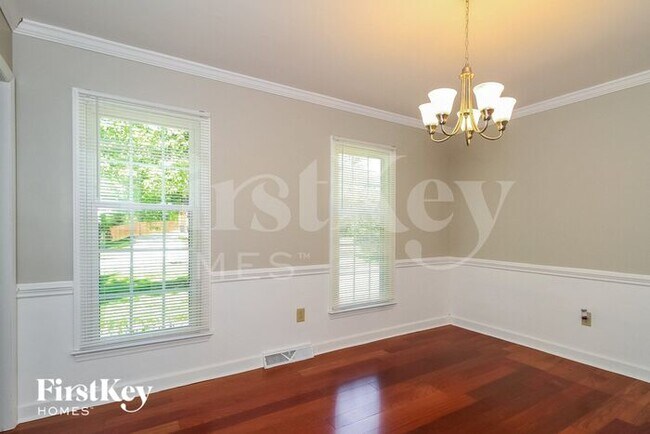 Foto del edificio - 7187 Blackmoor Rd
