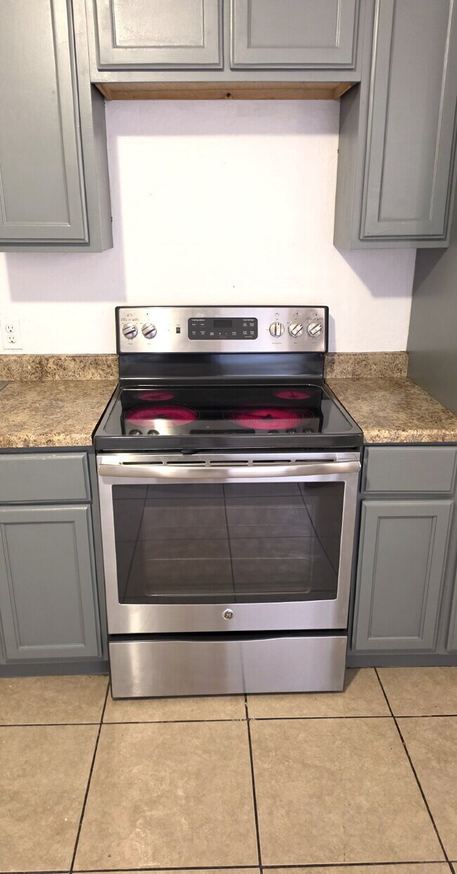 Photo - MOVE-IN READY 3 BEDROOM WITH $250 BONUS – ALL TILE & CENTRAL AIR OFFERING $250 GIFT CARE AFTER SU... Apartment