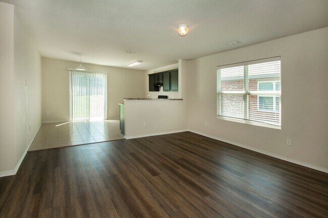 Foto del edificio - House in Sherman for Lease