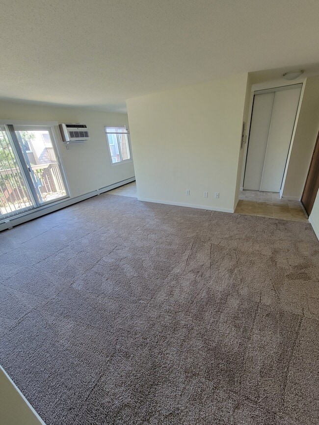 Building Photo - White Oaks Apartments