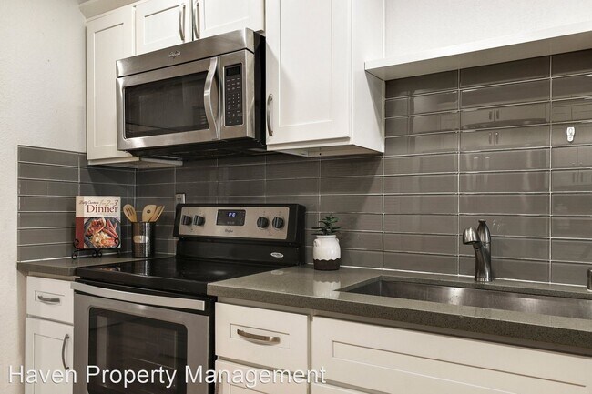 Building Photo - 2 br, 1 bath House - 4200 Factoria Blvd SE...