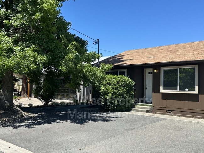 Building Photo - 702 SW Isham St