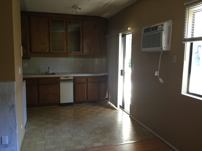 Building Photo - Cozy 2 Bed/2 Bath Condo with In-Unit Washe...