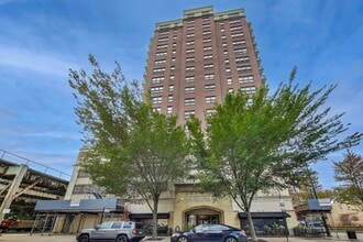 Building Photo - 5 E 14th Pl