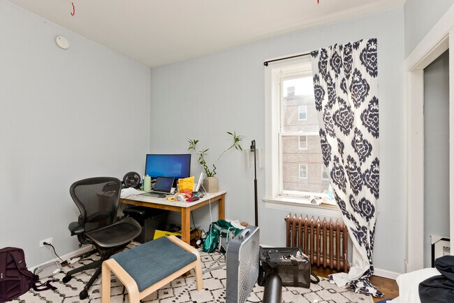 Building Photo - 3556 W Wrightwood Ave