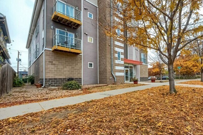 Foto del edificio - 2999 Lawrence St