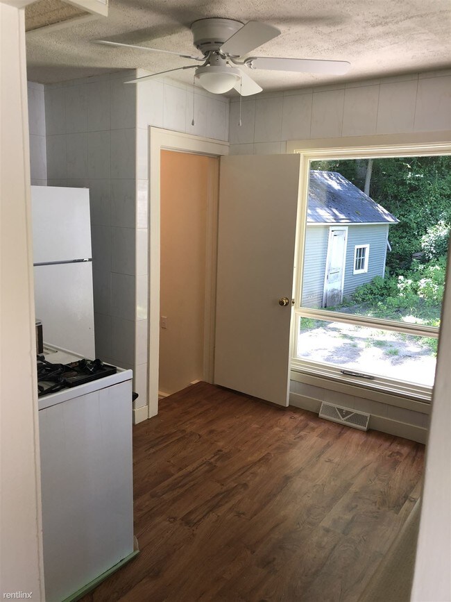 Foto del edificio - 2 br, 1 bath House - 225 W Maple St
