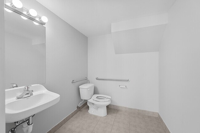 Foto del edificio - 14154 Lakeside Blvd N