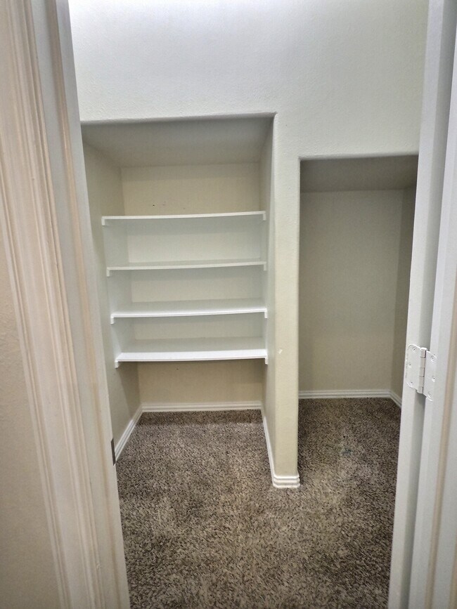 Foto del edificio - 118 Silverglen Ct