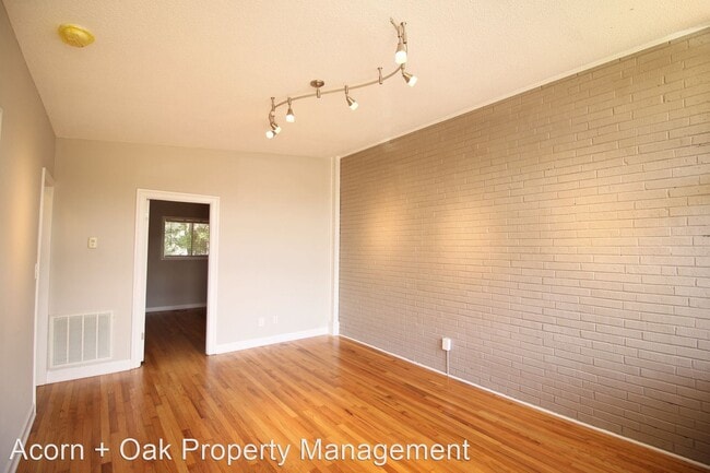 Building Photo - 2 br, 1 bath House - 521 Bashford Rd.