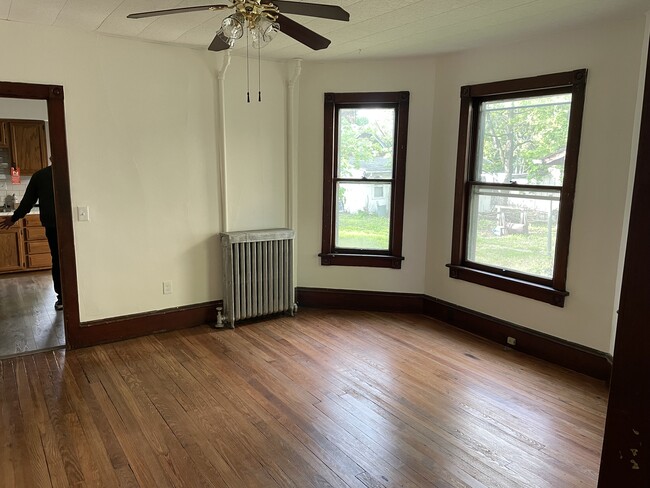 Building Photo - 146 Analomink St