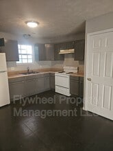 Building Photo - 2074 Leota St