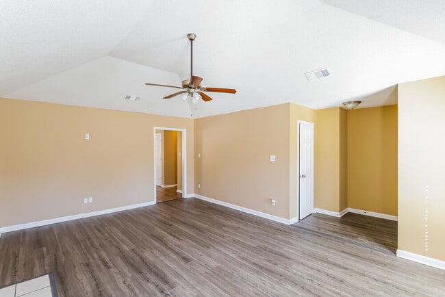 Foto del edificio - 104 Stonehaven Dr