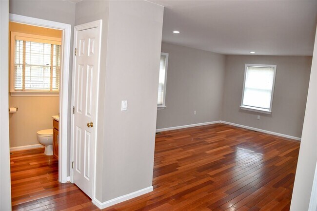 Building Photo - 52 Cadogan Way
