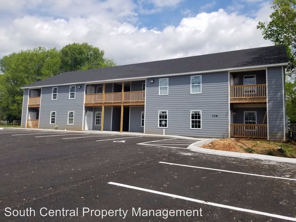 Foto principal - 708 Old Morgantown Rd