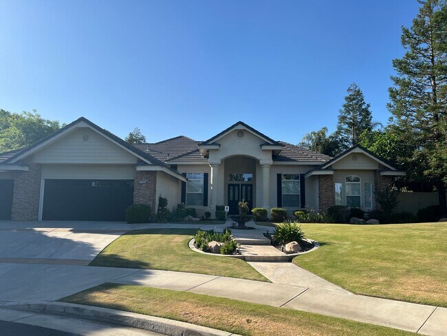 Foto del edificio - Gated Grand Island Home! MOVE IN SPECIAL