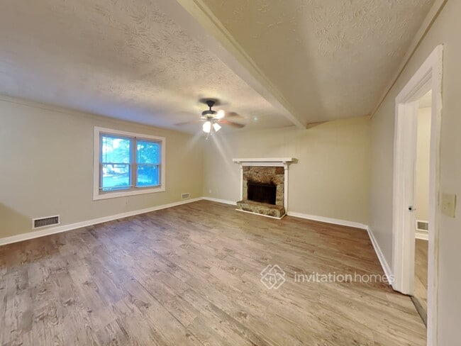 Building Photo - 3330 Oak Dr SE