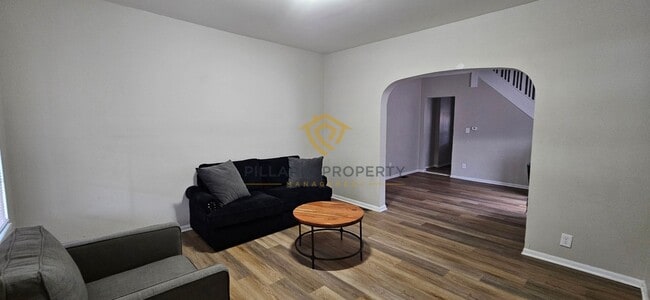 Photo - 933-935 N Dearborn St Apartment