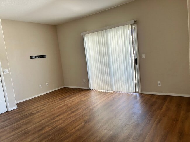 Building Photo - Gated 2 Bedroom 2 Bath Condo on the Second...