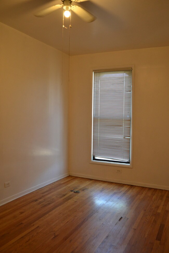 Foto del edificio - 2643 W Division St