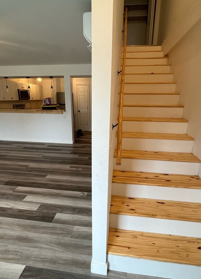 Building Photo - Valley View Estates B