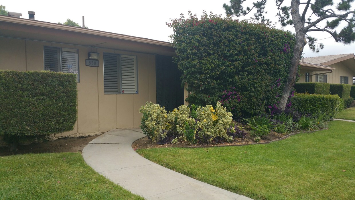Secure Gated Entry - 850 E Lynwood Dr