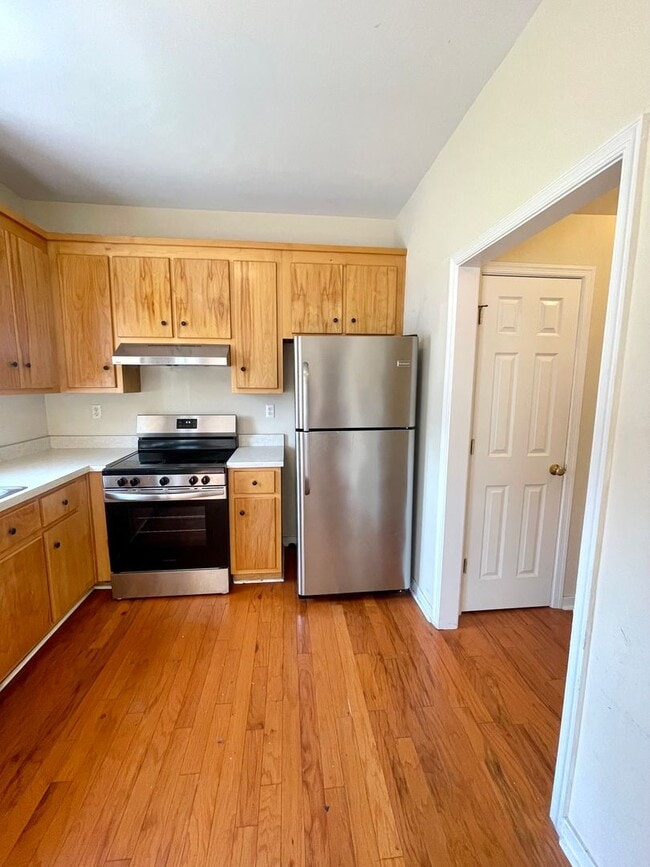 Building Photo - Large 4 Bedroom 2.5 Bath Home Near VCU.
