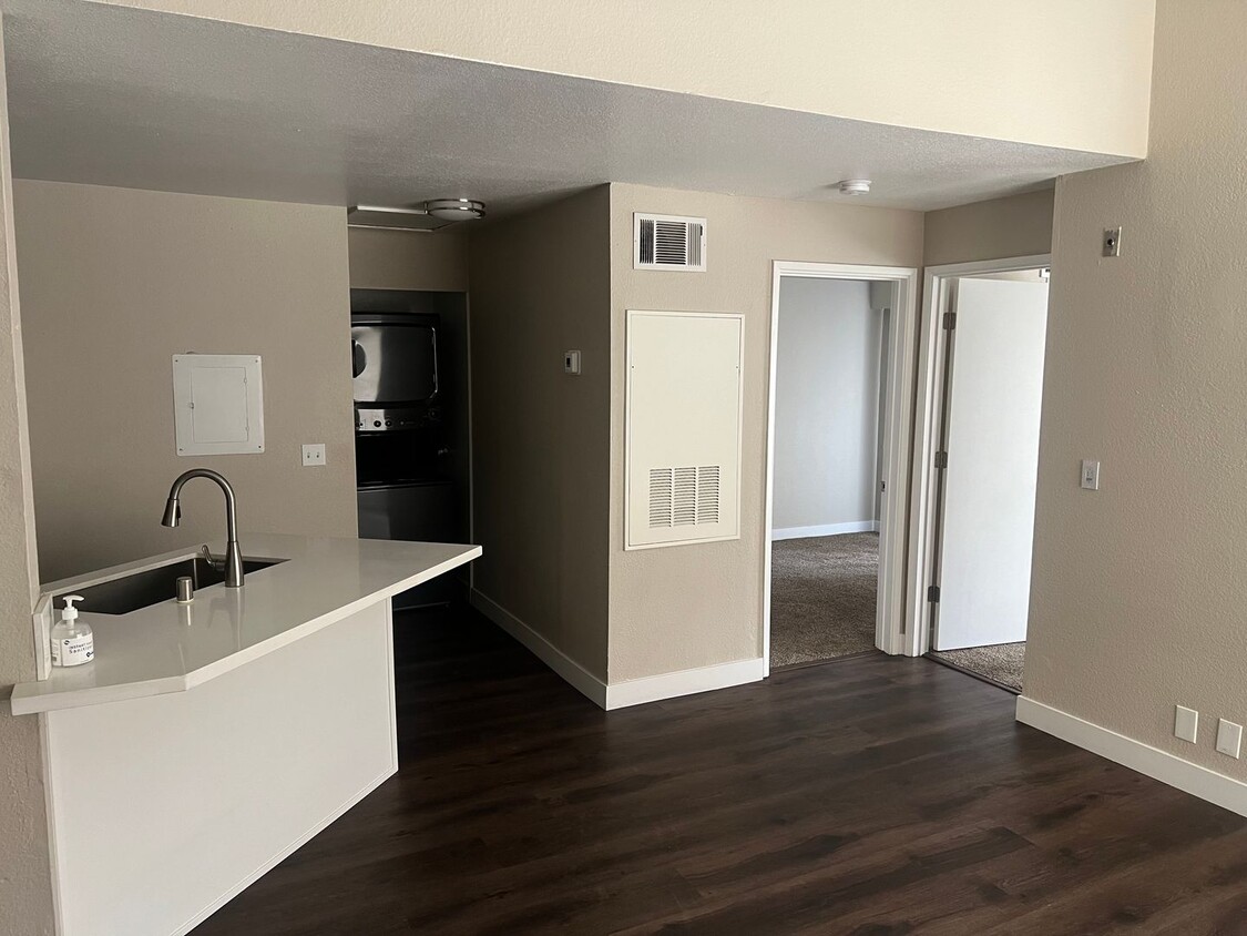 Foto principal - 2 Bedroom 1 Bath In Central Las Vegas