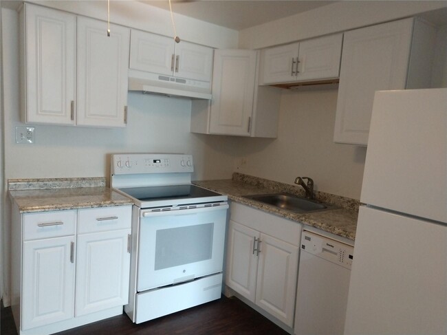 Building Photo - 335 Gahart Dr