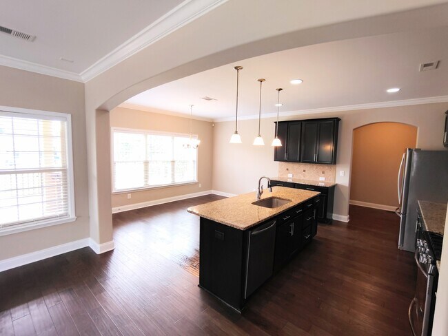Foto del edificio - 5001 Laughing Brook Ln