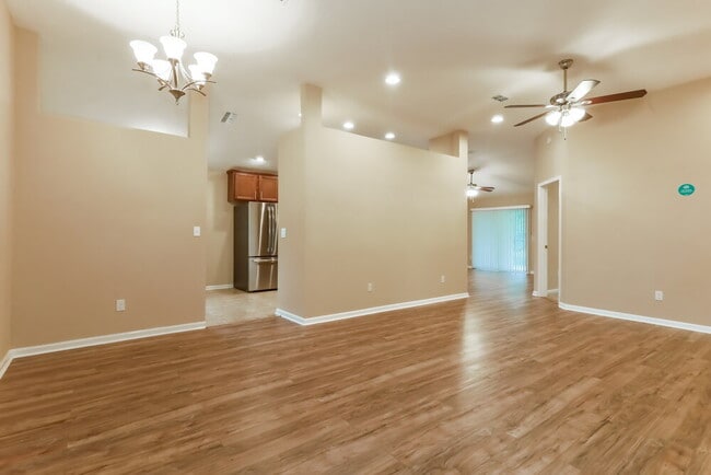 Foto del edificio - 15847 Rachel Creek Dr