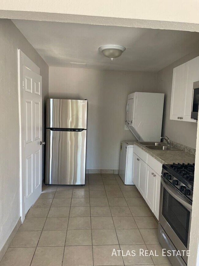 Foto del edificio - 1741 W Desert Cove Ave