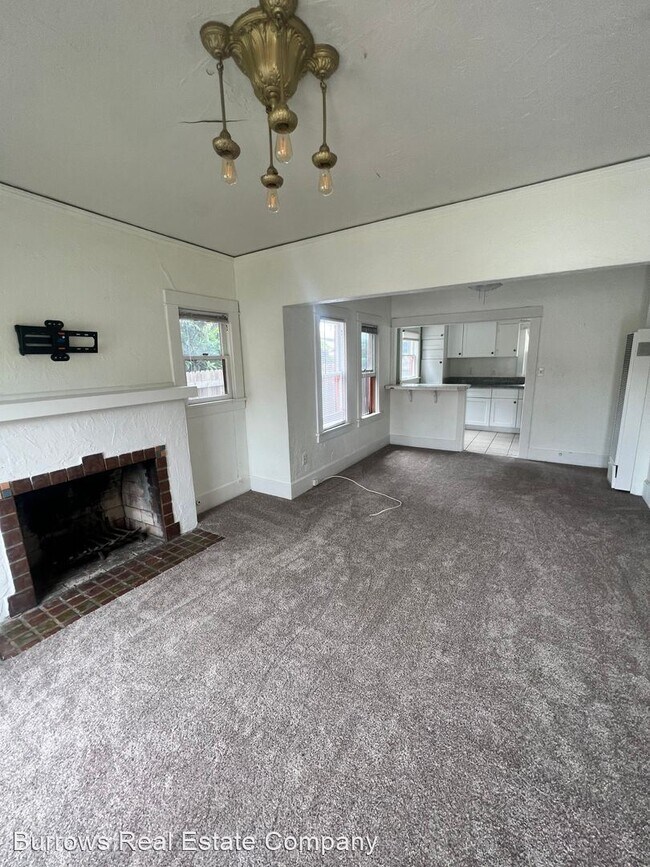 Building Photo - 2 br, 1 bath House - 215 S. Santa Cruz Street