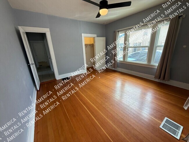 Foto del edificio - 642 E 8th St