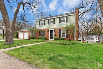 Building Photo - 811 Hiawatha Dr