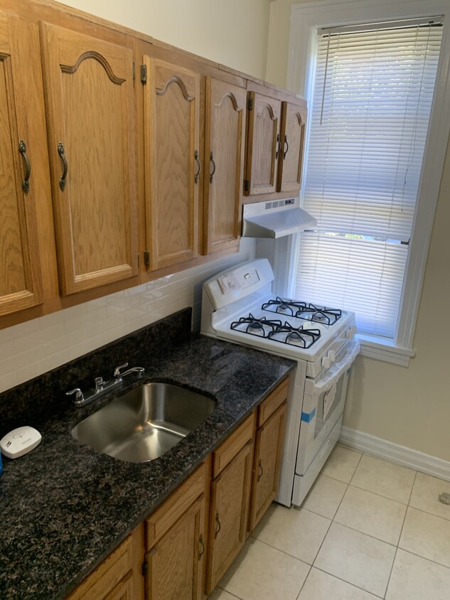 Primary Photo - 3117 Crescent St