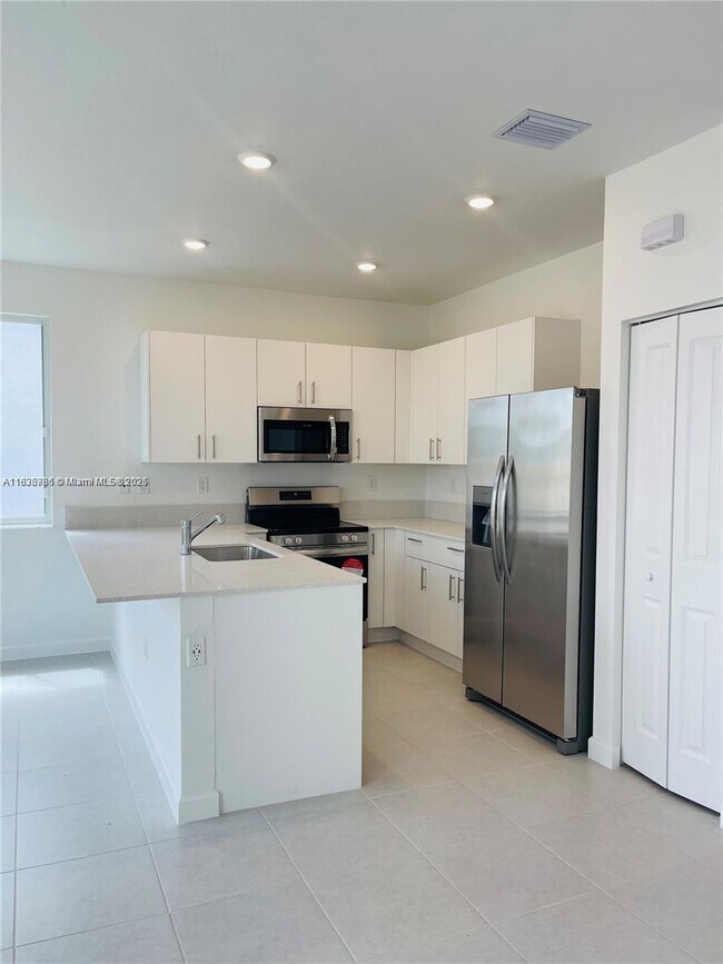 Foto del edificio - 726 SE 13th Ct