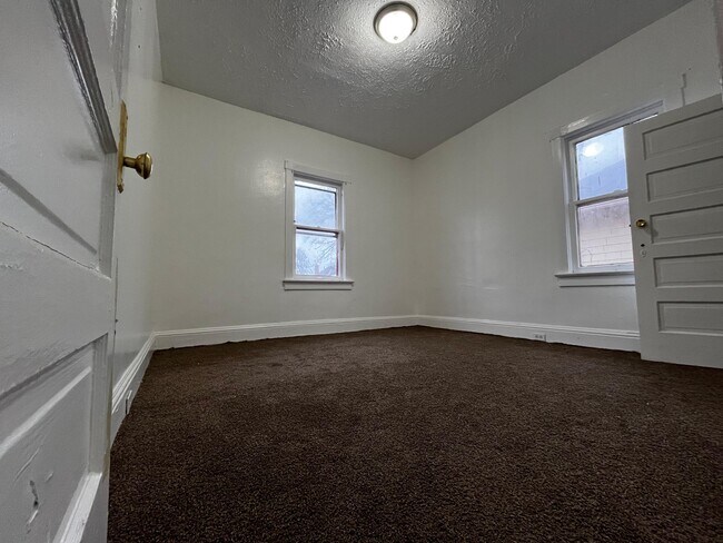 Foto del edificio - 547-e108 E 108th St