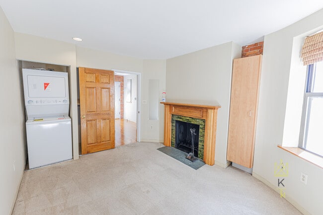 Building Photo - 96 Gainsborough St
