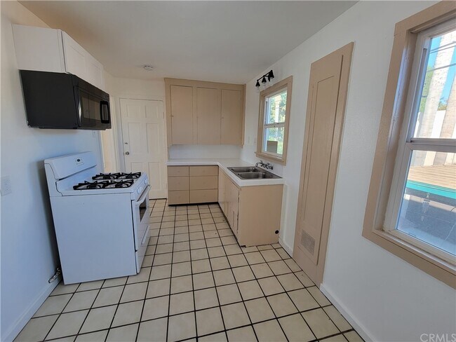 Foto del edificio - 2012 Cherry Ave