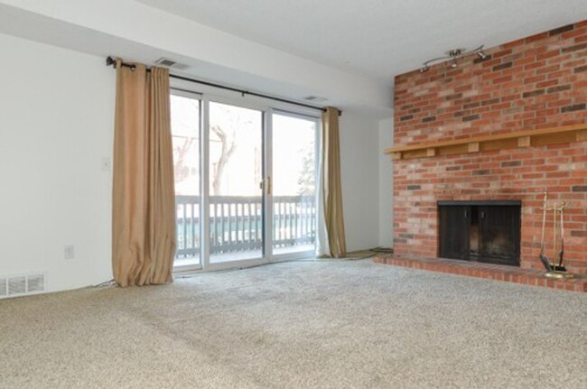 Building Photo - *Short-term Lease Opportunity!* Three Bedr...
